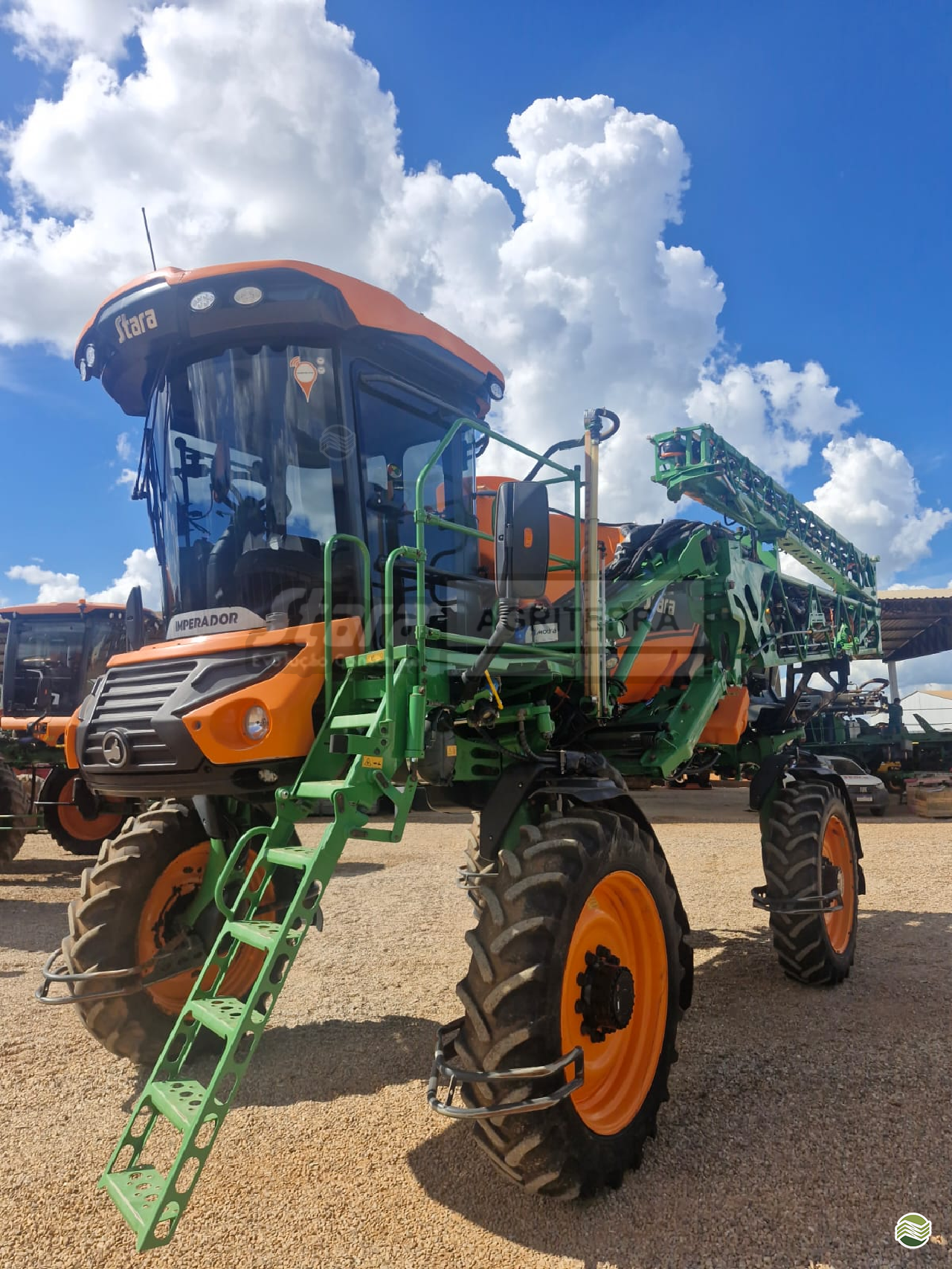 PULVERIZADOR STARA IMPERADOR 2000 Tração 4x4 Agriterra Concessionária Stara - Lucas do Rio Verde LUCAS DO RIO VERDE MATO GROSSO MT