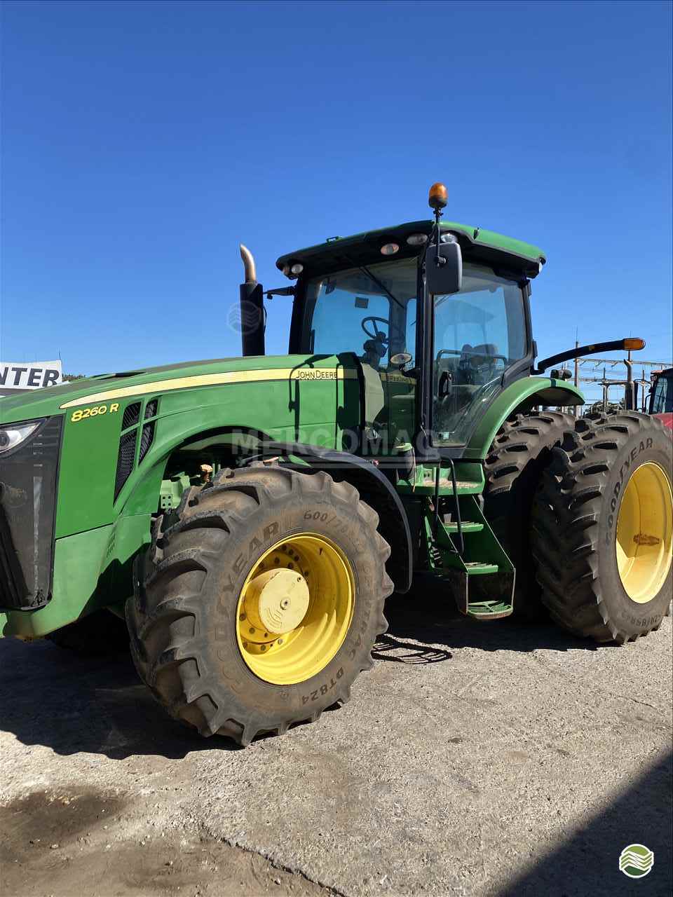 TRATOR JOHN DEERE JOHN DEERE 8260R Tração 4x4 Mercomaq - JAN PRIMAVERA DO LESTE MATO GROSSO MT