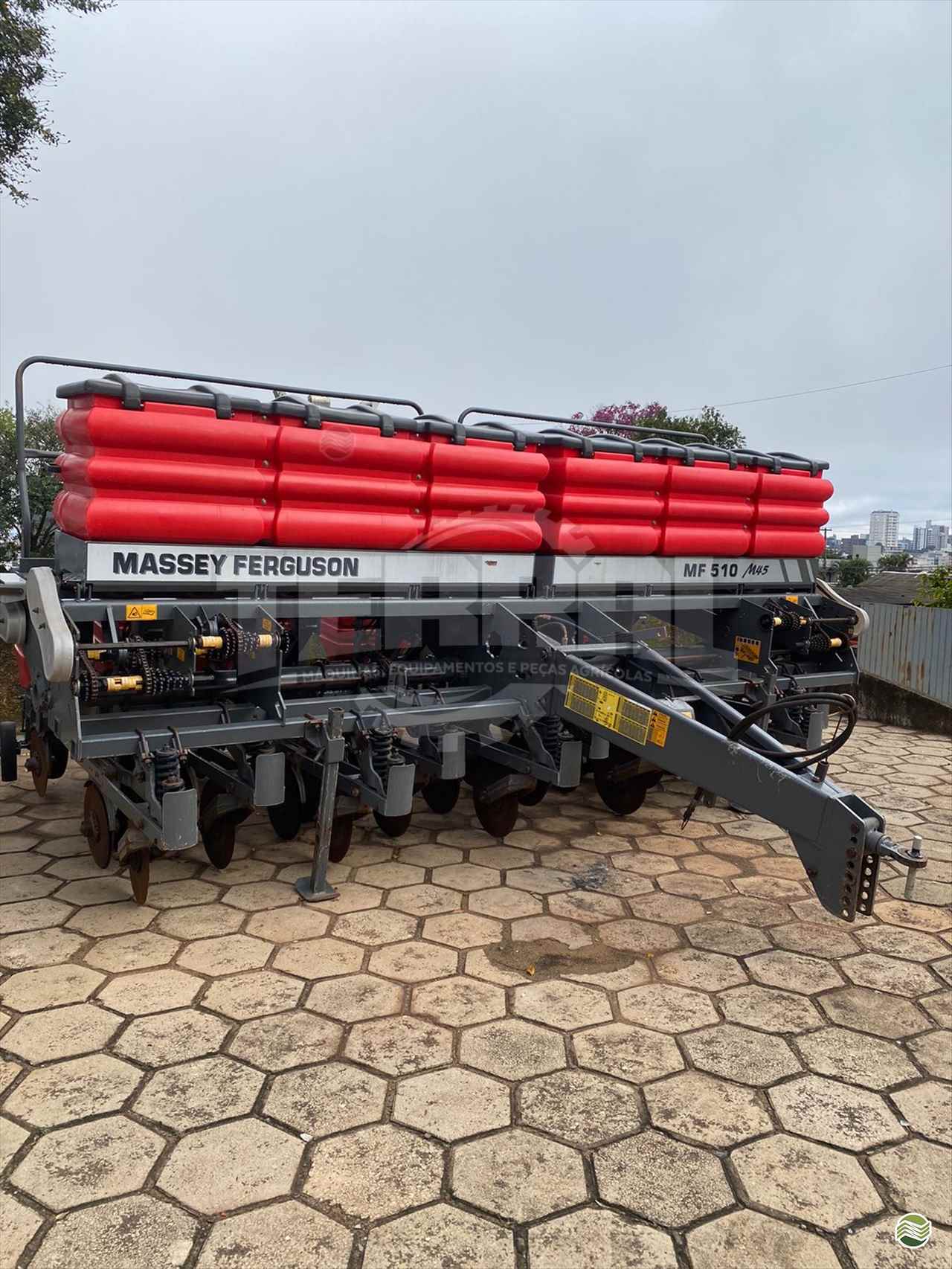 PLANTADEIRA MASSEY FERGUSON MF 510 Terral Máquinas e Peças Agrícolas CASCAVEL PARANÁ PR