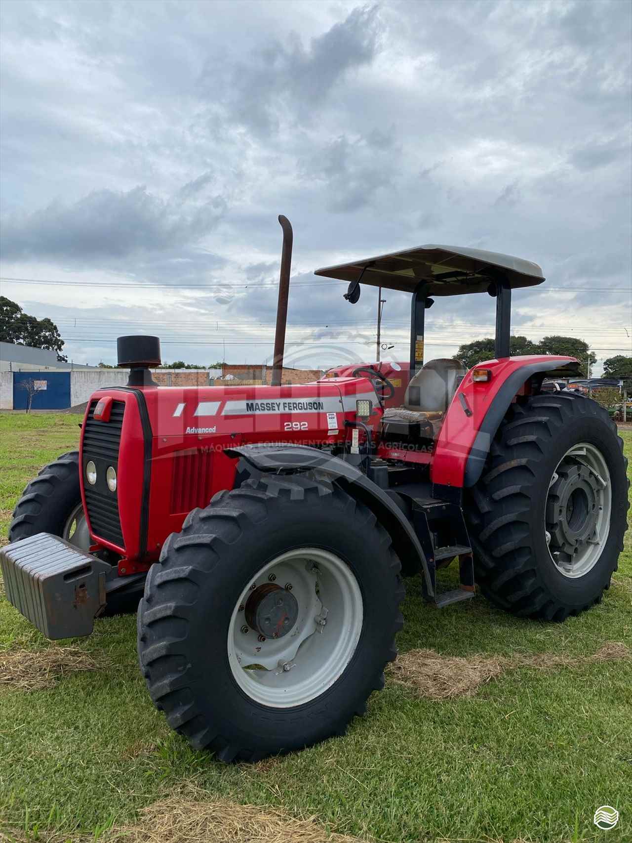 TRATOR MASSEY FERGUSON MF 292 Tração 4x4 Terral Máquinas e Peças Agrícolas CASCAVEL PARANÁ PR