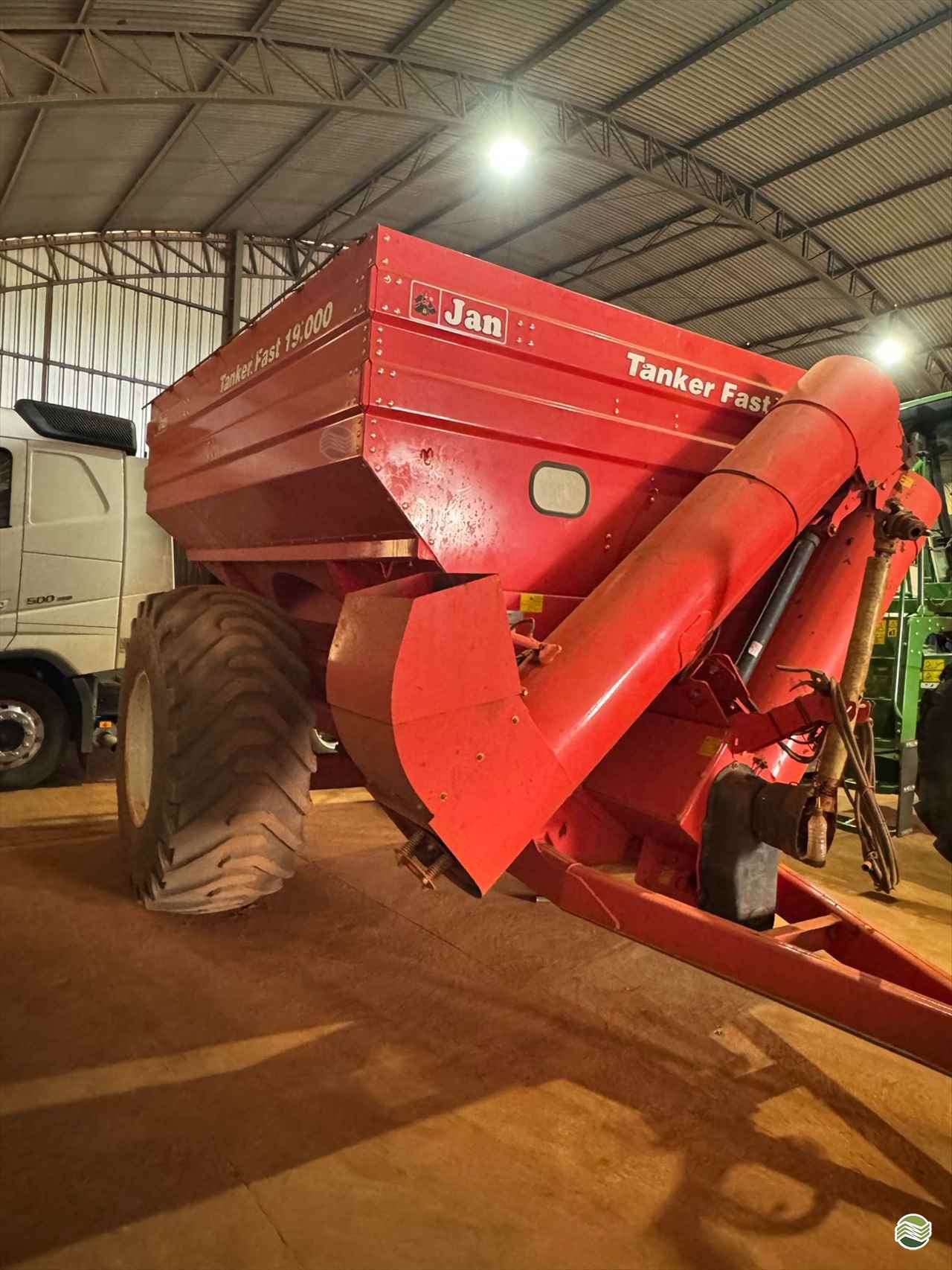IMPLEMENTOS AGRICOLAS CARRETA BAZUKA GRANELEIRA 19000 Rural Vendas® TERRA ROXA PARANÁ PR