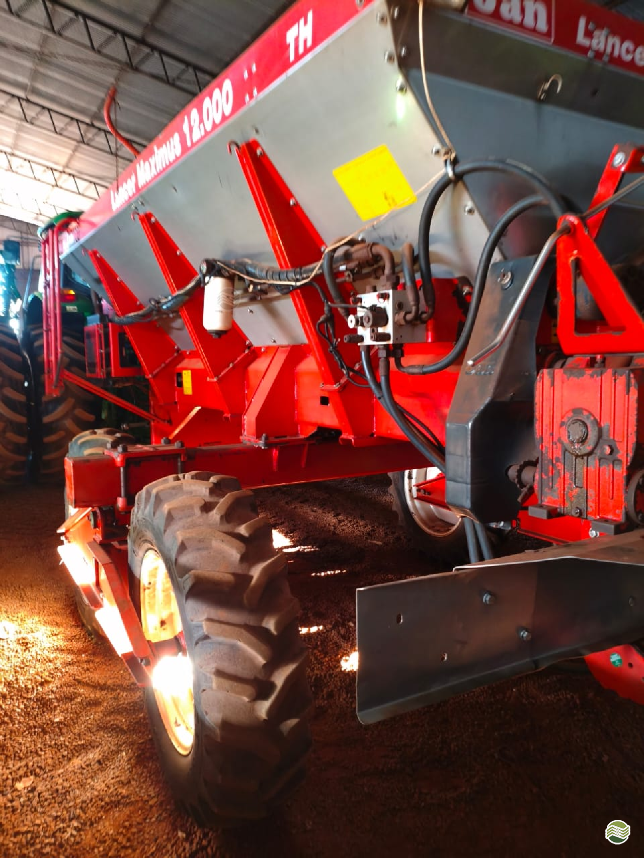 IMPLEMENTOS AGRICOLAS DISTRIBUIDOR CALCÁRIO 12000 Kg Rural Vendas® TERRA ROXA PARANÁ PR