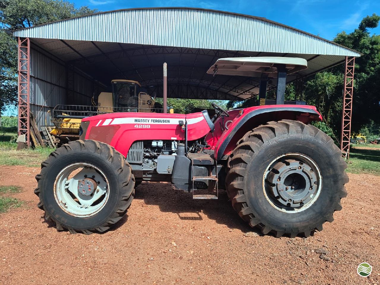 TRATOR MASSEY FERGUSON MF 4299 Tração 4x4 Rural Vendas® TERRA ROXA PARANÁ PR