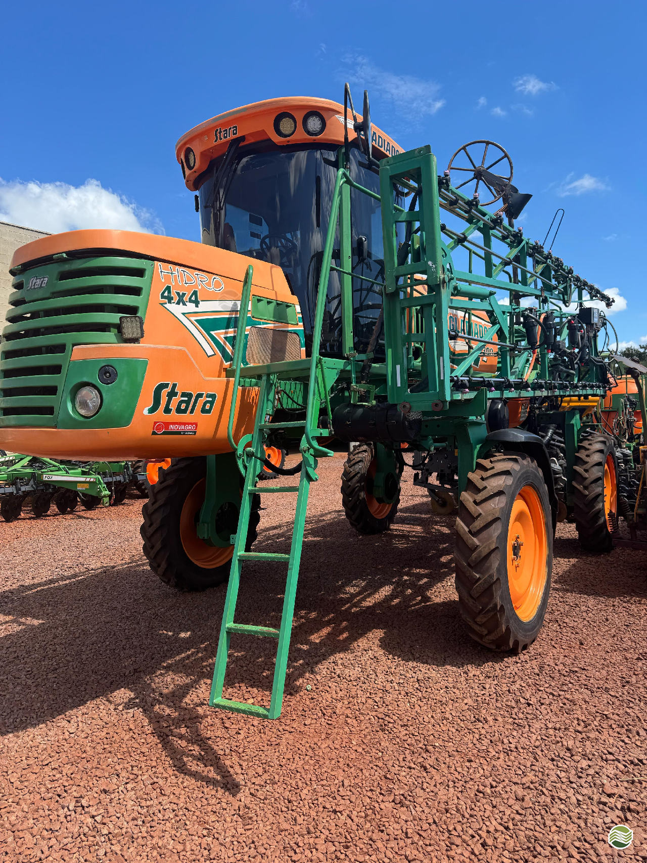 PULVERIZADOR STARA GLADIADOR 2300 Tração 4x4 Rural Vendas® TERRA ROXA PARANÁ PR