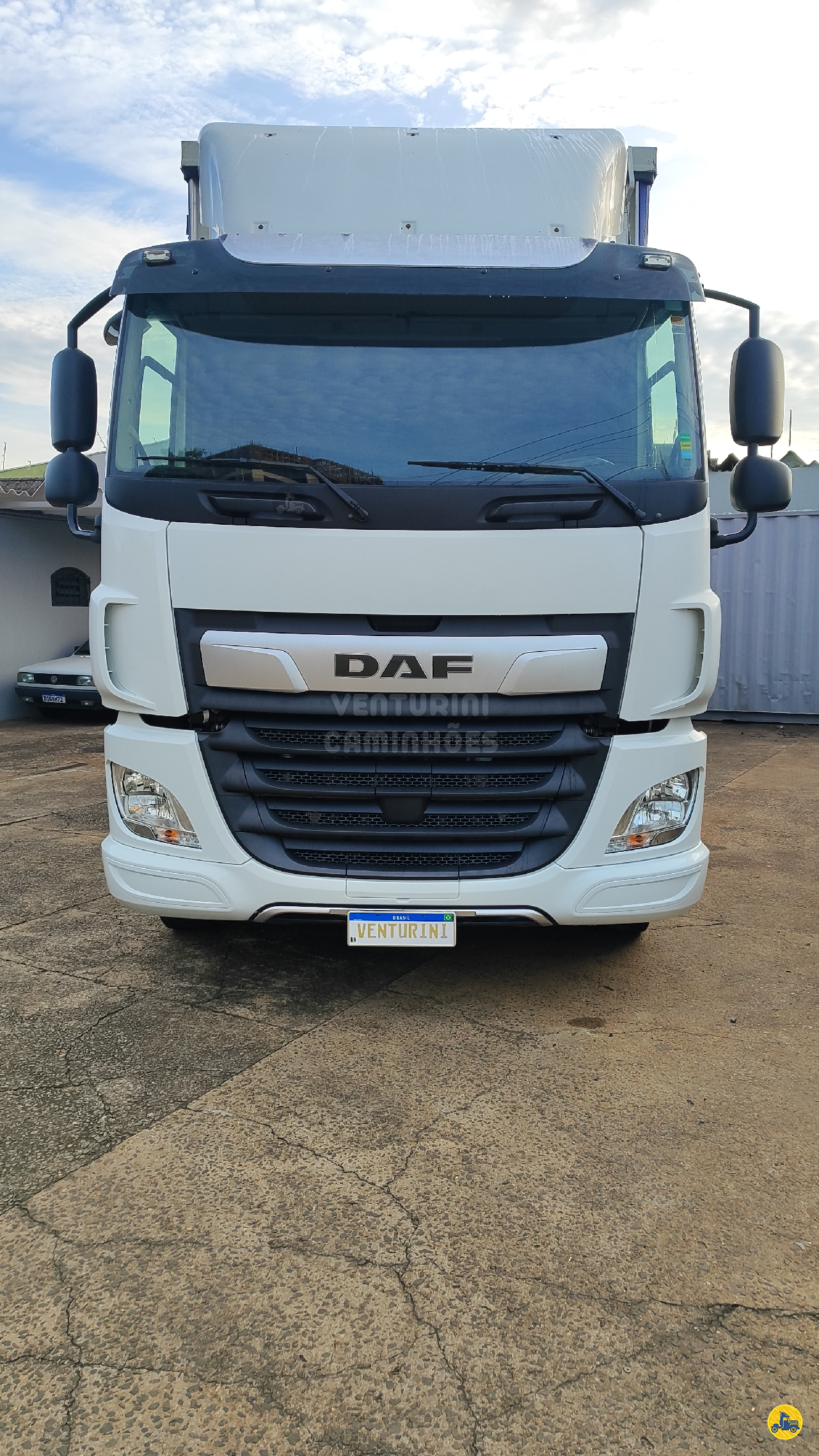 CAMINHAO DAF DAF CF 300 Baú Sider Truck 6x2 Venturini Veículos PIRACICABA SÃO PAULO SP