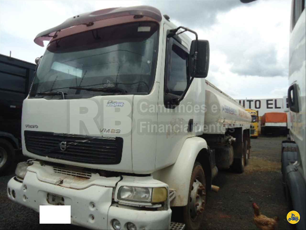 CAMINHAO VOLVO VOLVO VM23 240 Tanque Pipa Truck 6x2 RB Caminhões & Financiamentos ARAGUARI MINAS GERAIS MG