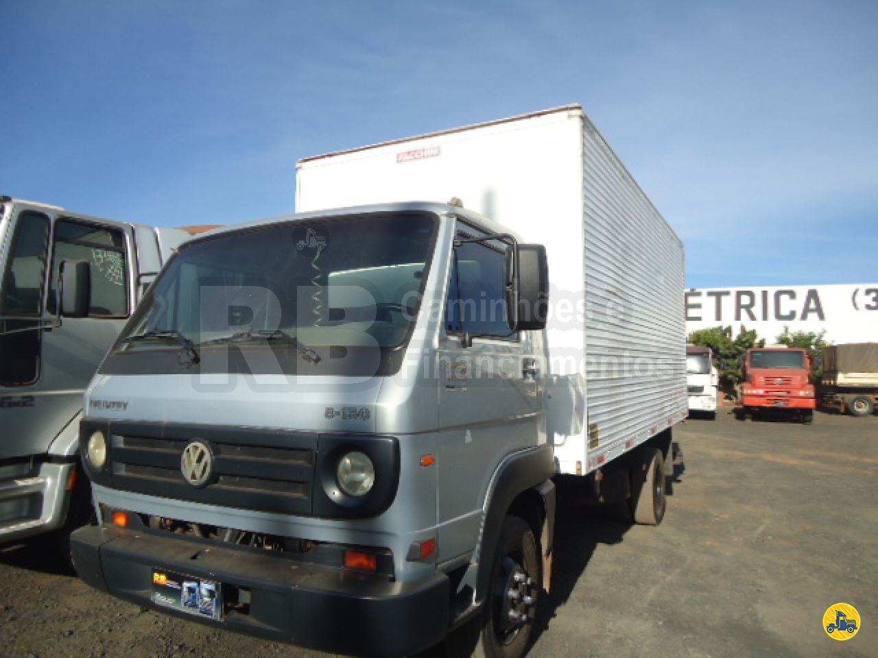 CAMINHAO VOLKSWAGEN VW 8150 Baú Furgão 3/4 4x2 RB Caminhões & Financiamentos ARAGUARI MINAS GERAIS MG