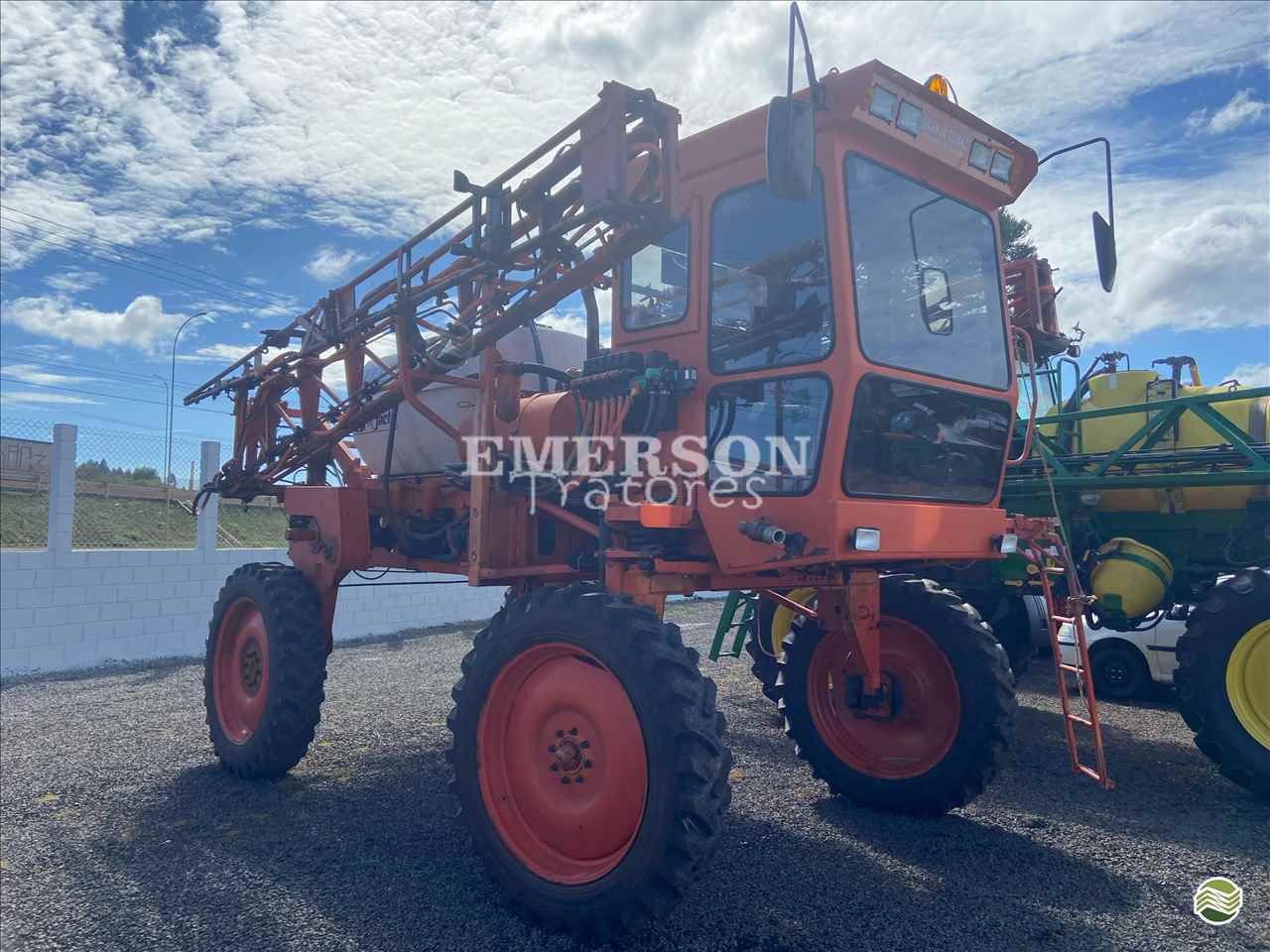 PULVERIZADOR JACTO UNIPORT 2000 Tração 4x2 Emerson Tratores PONTA GROSSA PARANÁ PR