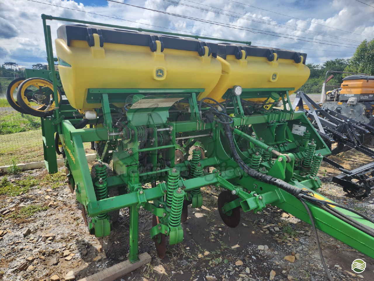 PLANTADEIRA JOHN DEERE PLANTADEIRAS 1107 Sabiá Máquinas Agrícolas IRATI PARANÁ PR