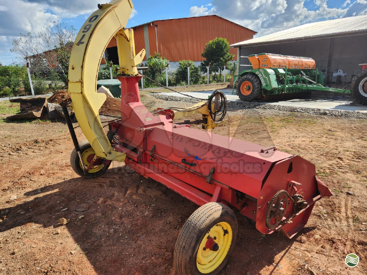 IMPLEMENTOS AGRICOLAS COLHEDORAS COLHEDORA DE FORRAGEM Sabiá Máquinas Agrícolas IRATI PARANÁ PR