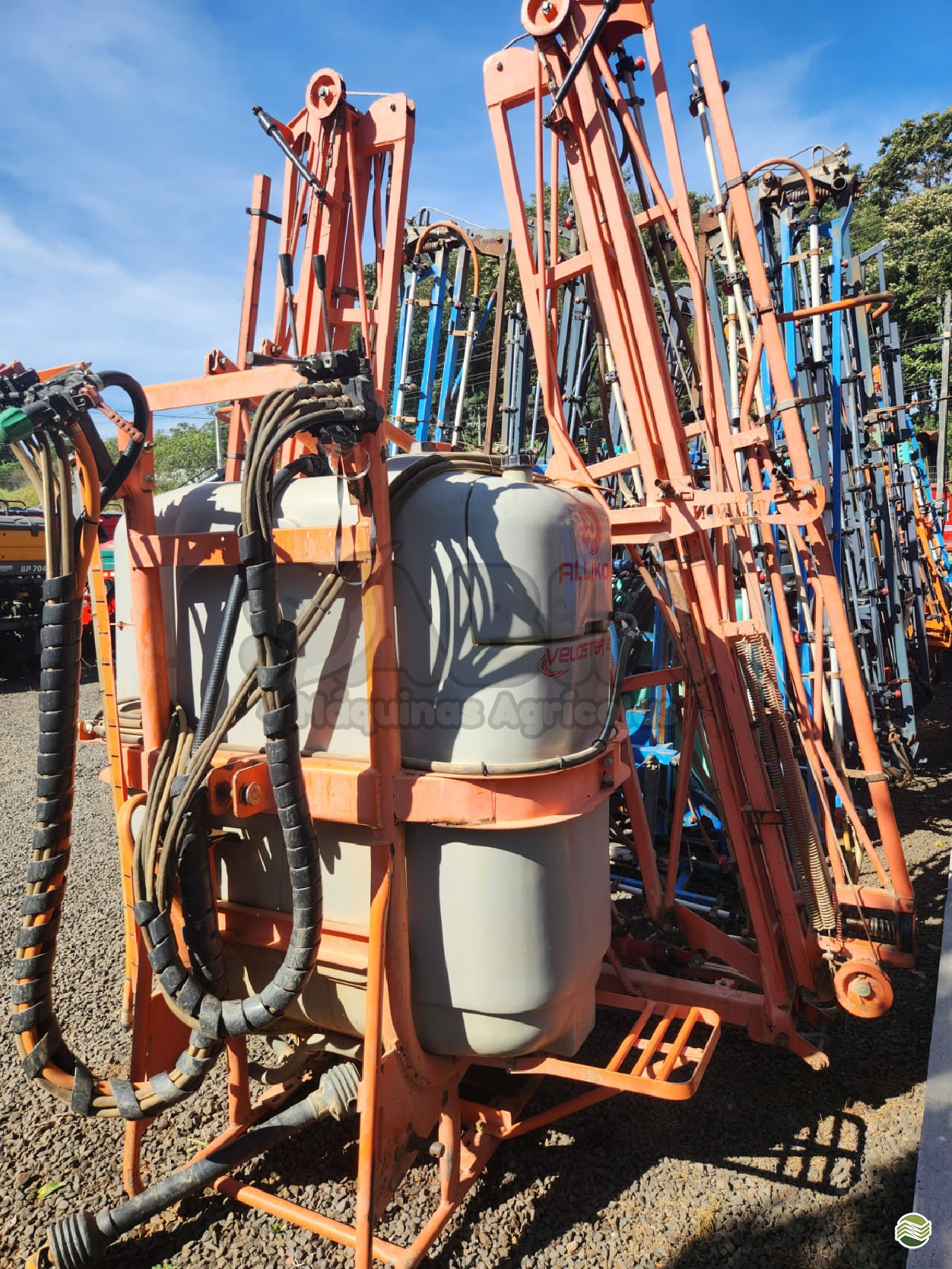 PULVERIZADOR ALLIKON VELOSTER 850 B.H 16 Acoplado Hidráulico Sabiá Máquinas Agrícolas IRATI PARANÁ PR