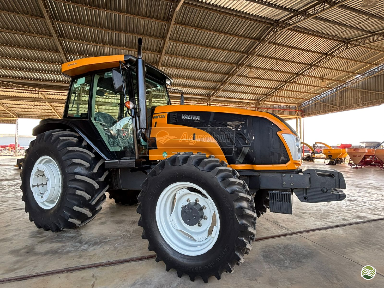 TRATOR VALTRA VALTRA BM 125 Tração 4x4 AGROBILL Tratores & Implementos Agrícolas SALTINHO SÃO PAULO SP