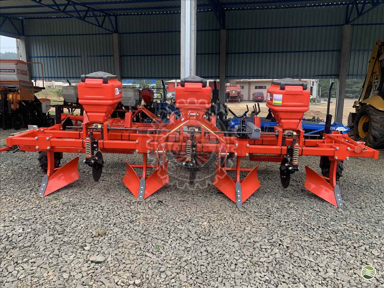 IMPLEMENTOS AGRICOLAS ADUBADOR ENCANTEIRADEIRA ADUBADEIRA RD Tratores PAULO FRONTIN PARANÁ PR