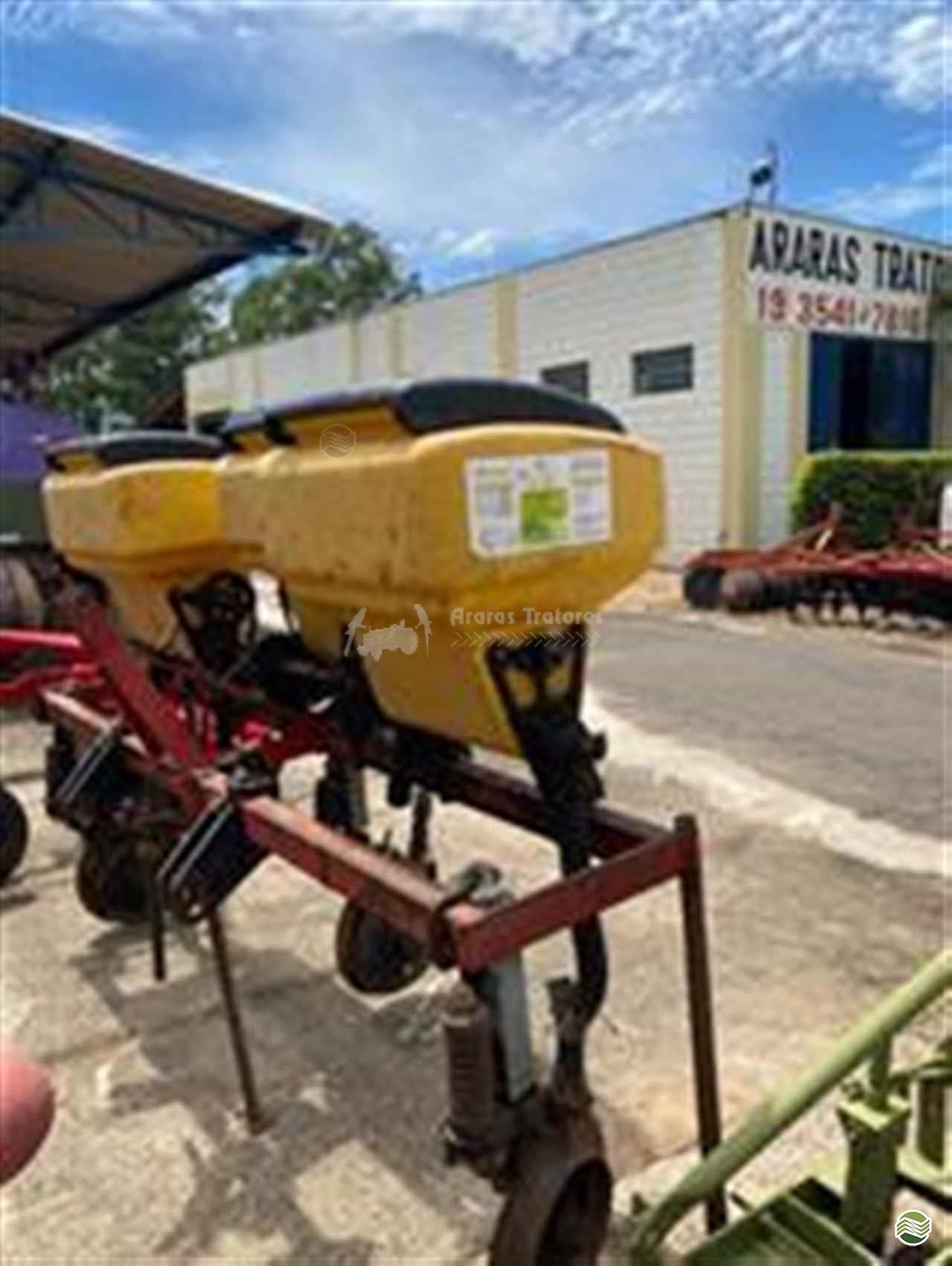 IMPLEMENTOS AGRICOLAS CULTIVADOR 3 LINHAS ADUBADOR Araras Tratores ARARAS SÃO PAULO SP