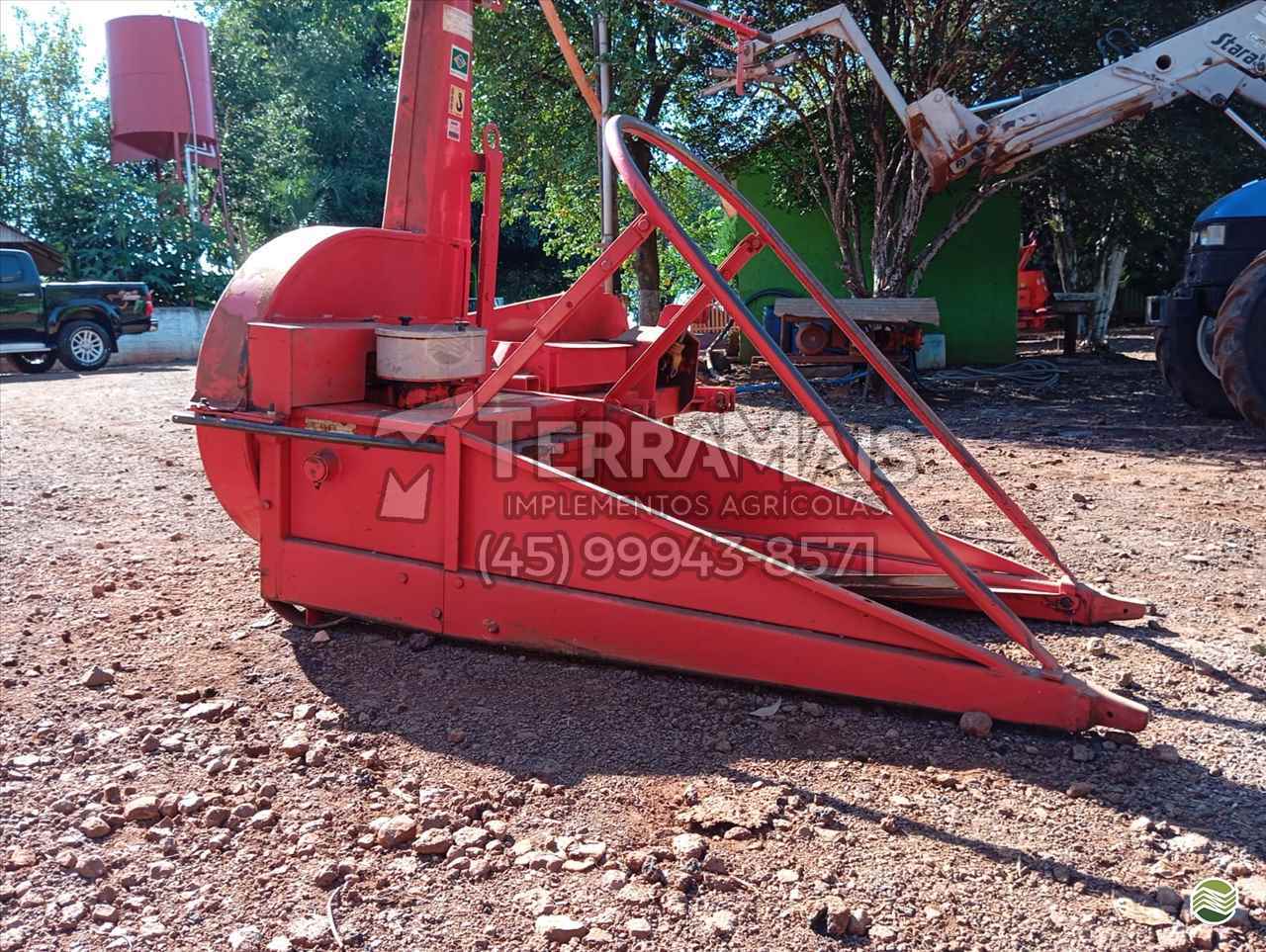ENSILADEIRA 1 LINHA de Terra Mais Implementos Agrícolas