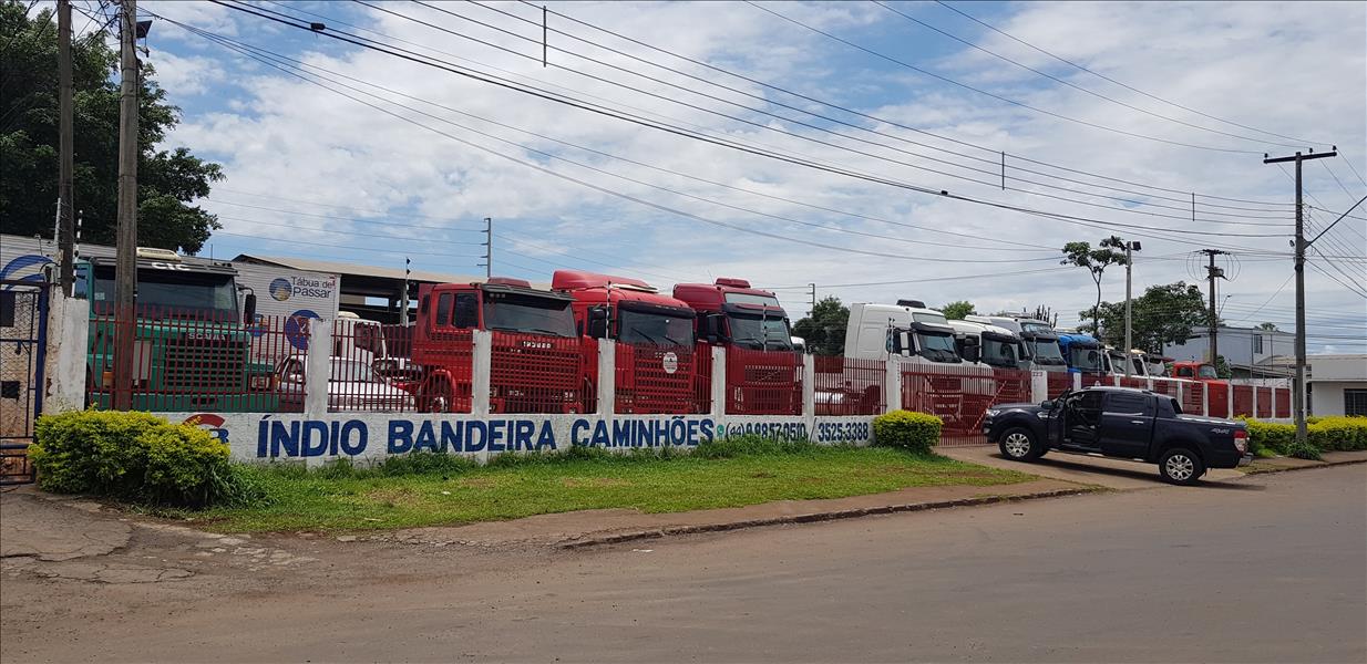 Indio Bandeira Caminhões na cidade de CAMPO MOURAO/PR