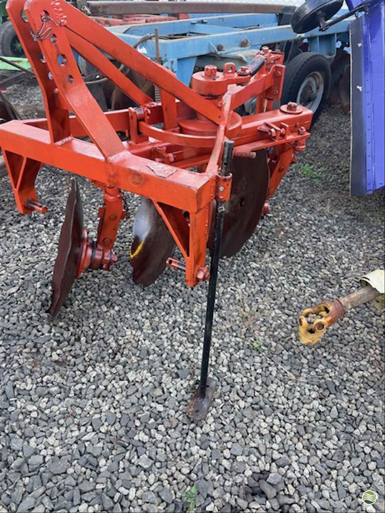 IMPLEMENTOS AGRICOLAS ARADO 3 DISCOS REVERSÍVEL Limeira Tratores LIMEIRA SÃO PAULO SP