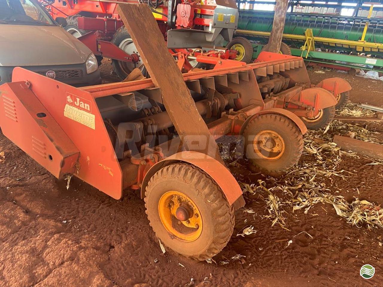 IMPLEMENTOS AGRICOLAS TRITURADOR LIMPEZA TRITURADOR DE ARRASTO Rivema Máquinas Agrícolas - Horsch RIO VERDE GOIAS GO