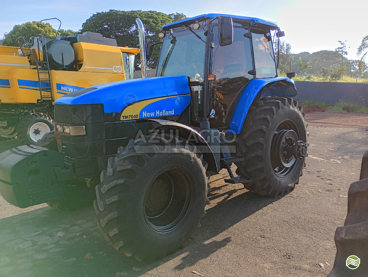 NEW TM 7040 de Azul Agro Máquinas e Equipamentos - New Holland