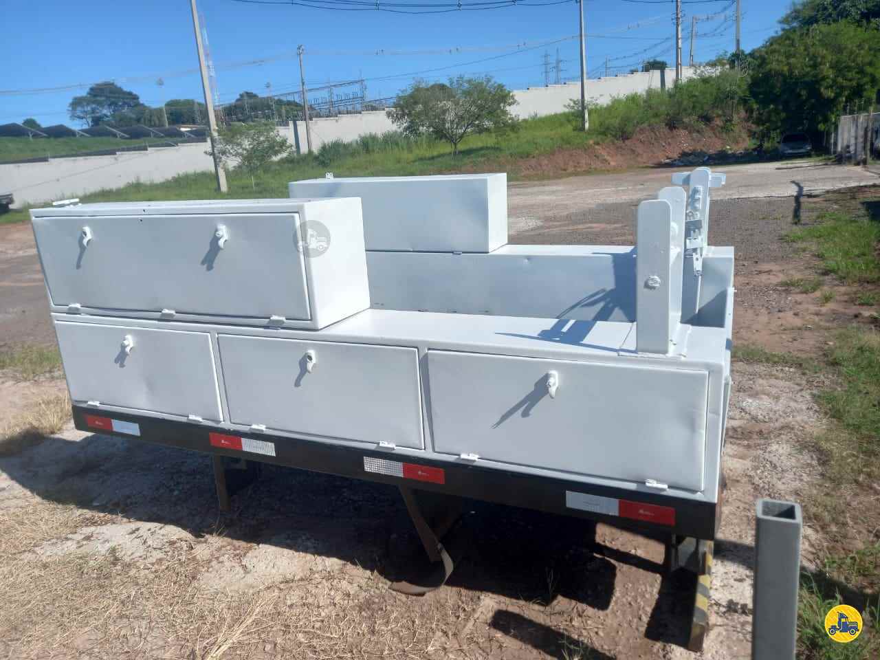 CARROCERIA SOBRE CHASSI  UTILITARIOS COMPARTIMENTADA Edmilson Caminhões Usados UMUARAMA PARANÁ PR