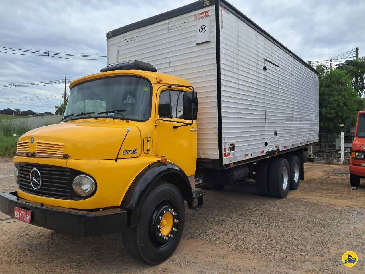 CAMINHAO MERCEDES-BENZ MB 1113 Baú Furgão Truck 6x2 Edmilson Caminhões Usados UMUARAMA PARANÁ PR