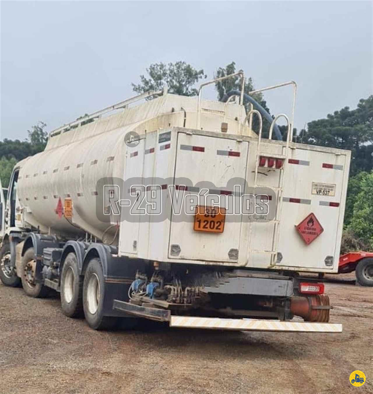 CARROCERIA SOBRE CHASSI  TRUCK TANQUE AÇO R29 Caminhões IRACEMAPOLIS SÃO PAULO SP