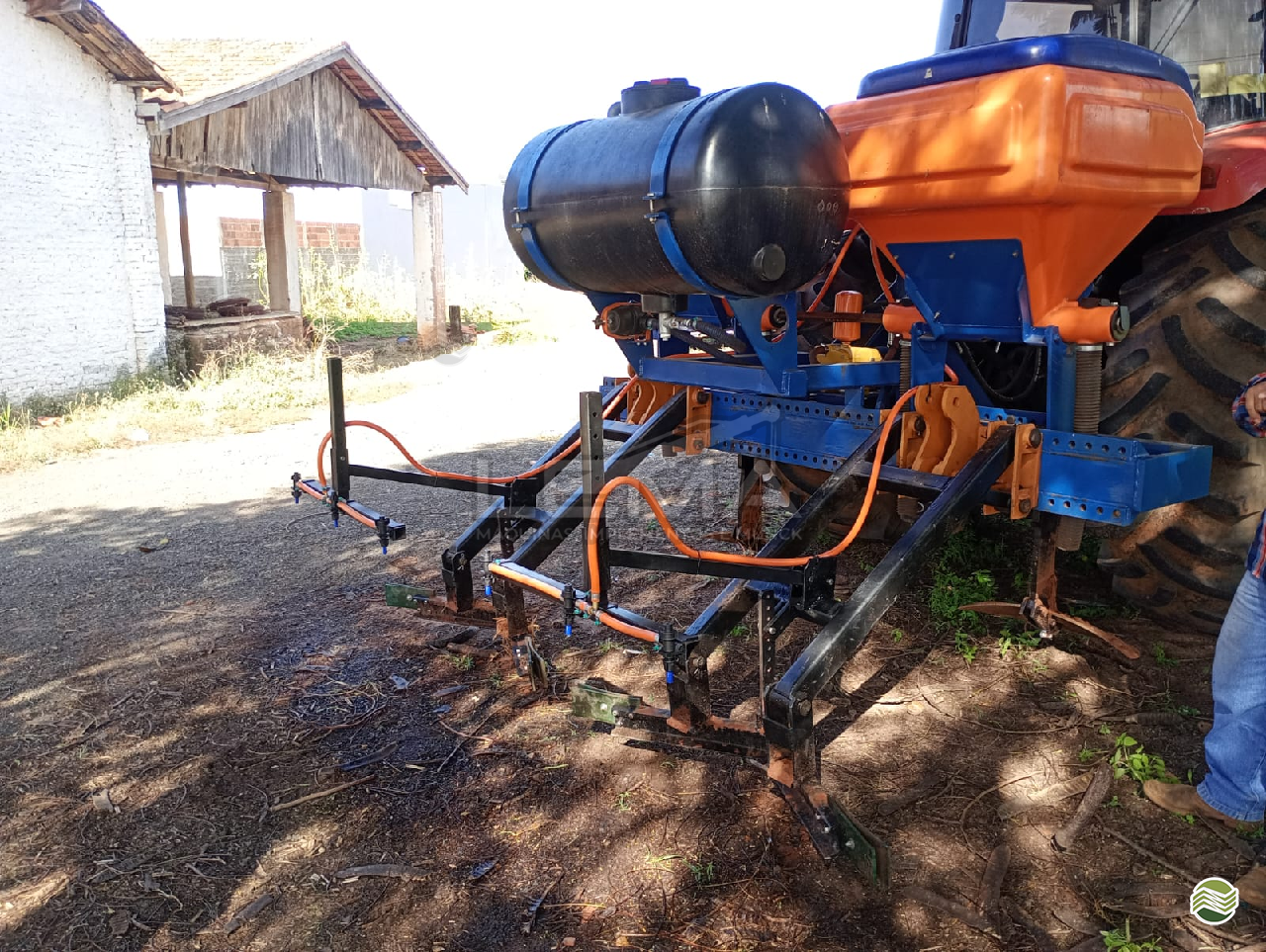 IMPLEMENTOS AGRICOLAS CULTIVADOR QUEBRA LOMBO COM HERBICIDA Lema Máquinas e Implementos Agricolas PENAPOLIS SÃO PAULO SP