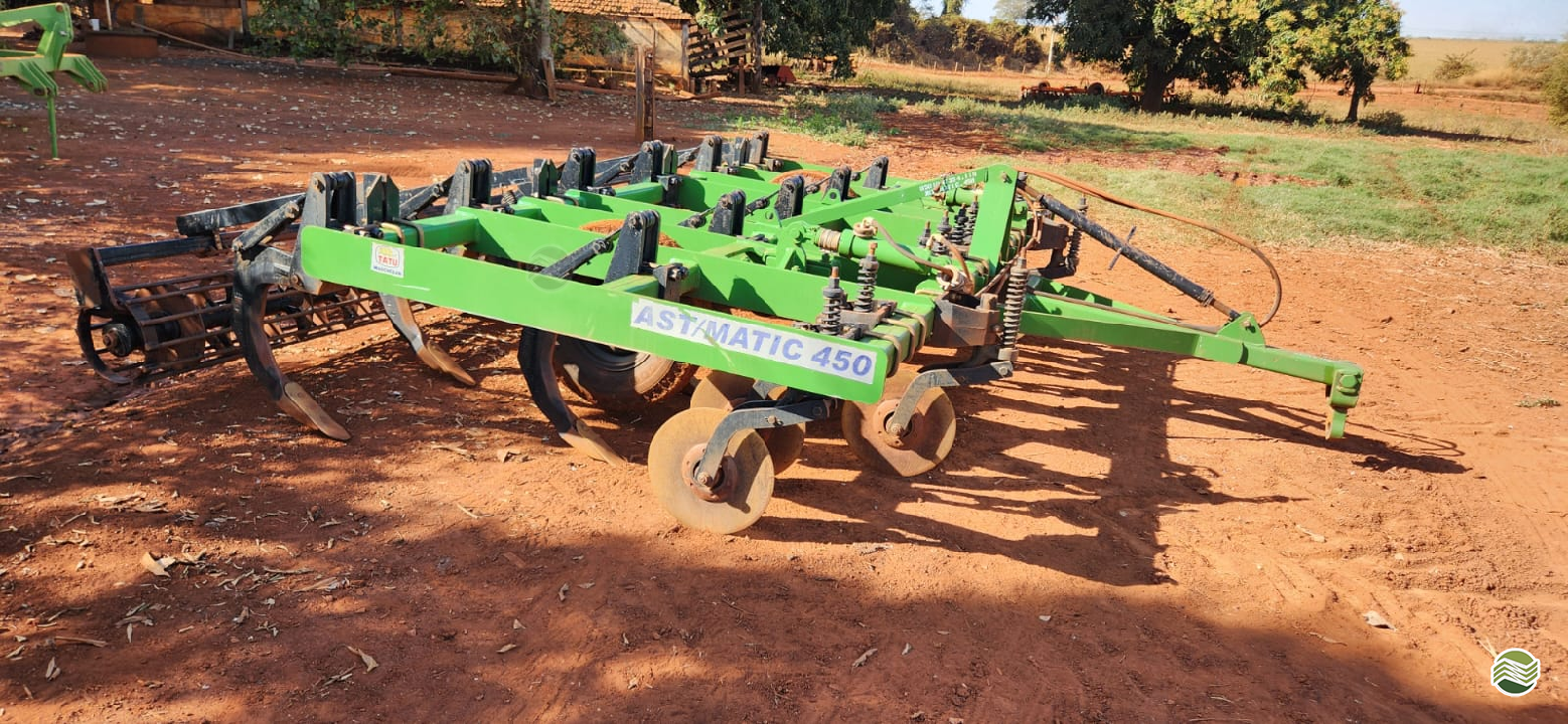 IMPLEMENTOS AGRICOLAS SUBSOLADOR 11 HASTES DISCO CORTE Carlos Tratores SP GUAIRA SÃO PAULO SP