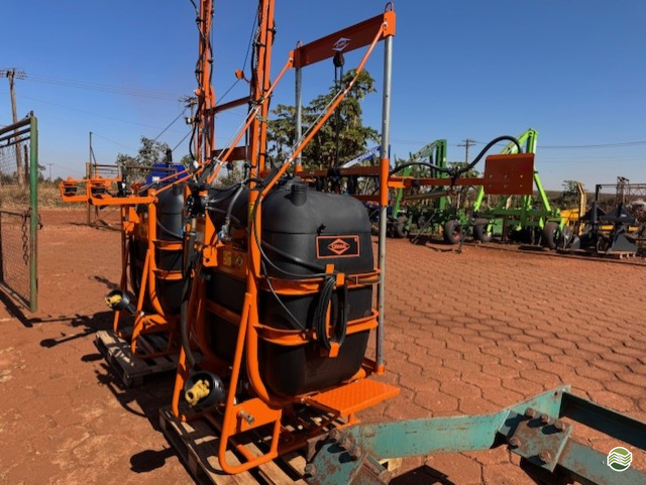 IMPLEMENTOS AGRICOLAS PULVERIZADOR 600L Carlos Tratores SP GUAIRA SÃO PAULO SP