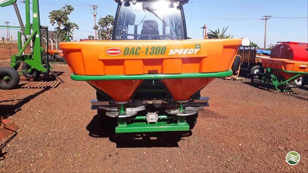 IMPLEMENTOS AGRICOLAS DISTRIBUIDOR FERTILIZANTES DISCO DUPLO Carlos Tratores SP GUAIRA SÃO PAULO SP