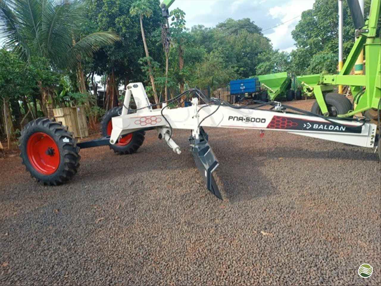 IMPLEMENTOS AGRICOLAS PLAINA NIVELADORA PLAINA DE ARRASTO Carlos Tratores SP GUAIRA SÃO PAULO SP