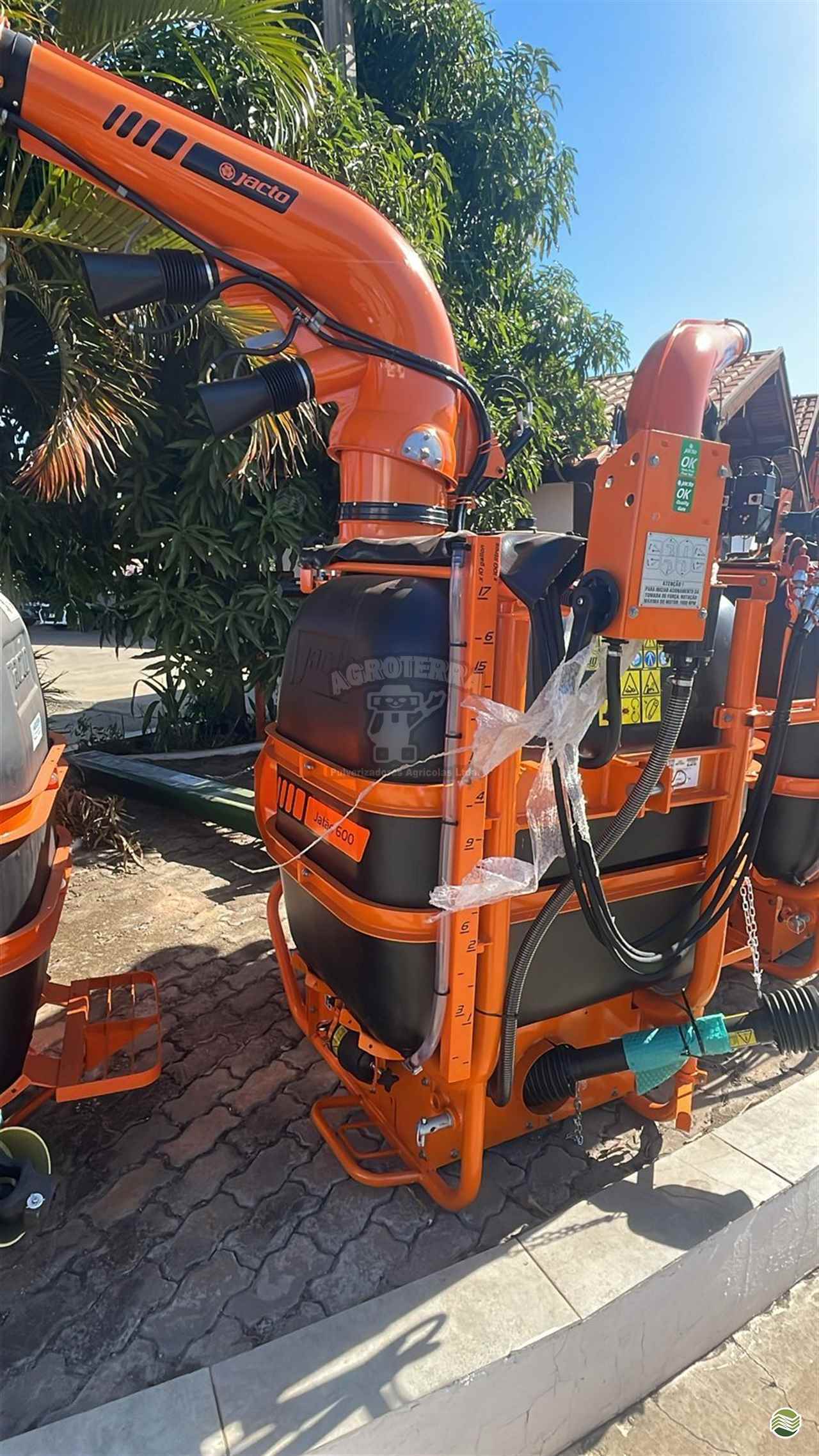 PULVERIZADOR JACTO JATÃO 600 Acoplado Hidráulico Agroterra Pulverizadores ARARAS SÃO PAULO SP