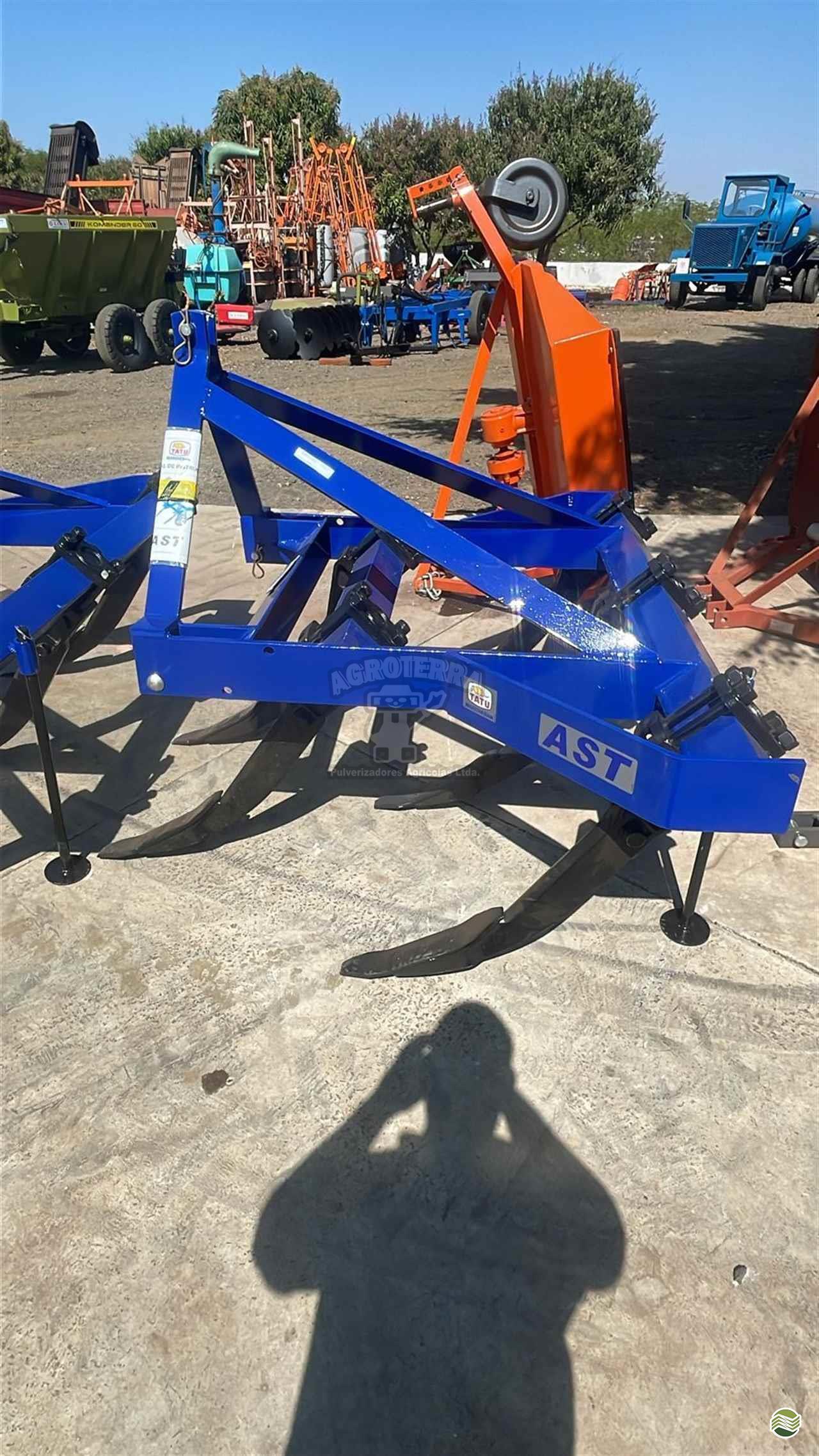 IMPLEMENTOS AGRICOLAS SUBSOLADOR 5 HASTES Agroterra Pulverizadores ARARAS SÃO PAULO SP