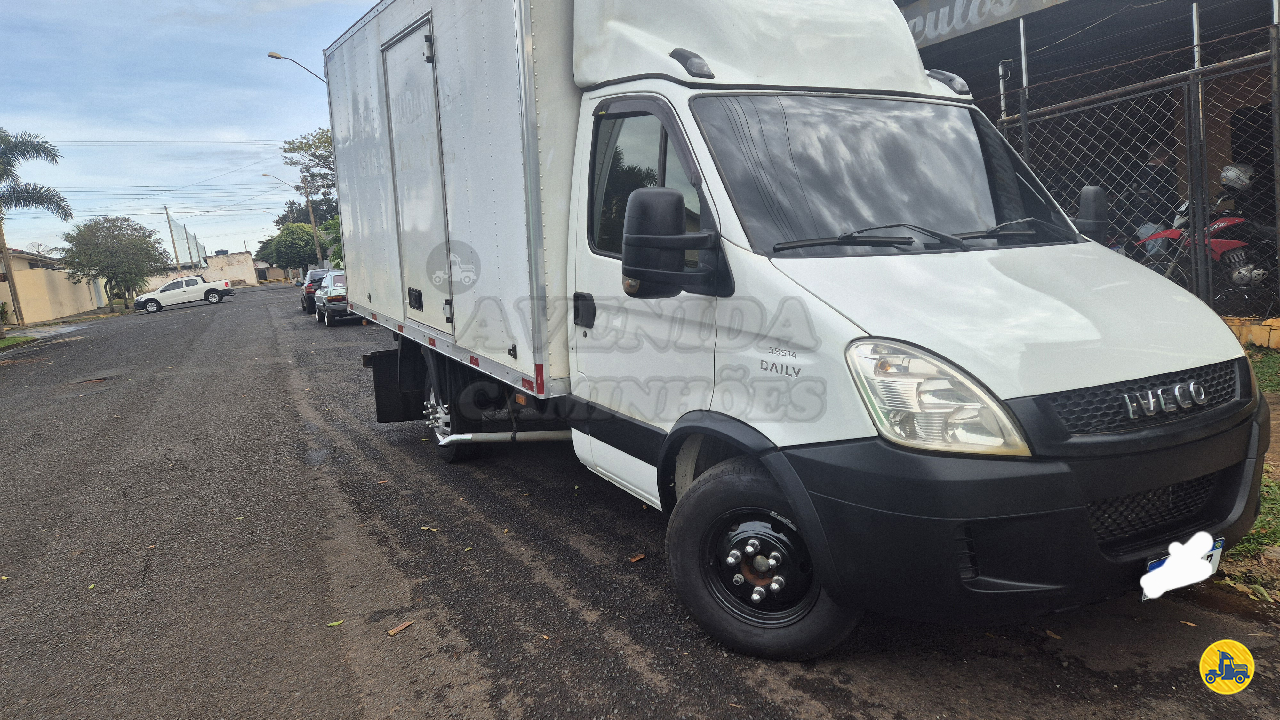 CAMINHAO IVECO DAILY 35s14 Baú Furgão 3/4 4x2 Avenida Caminhões BRODOWSKI SÃO PAULO SP