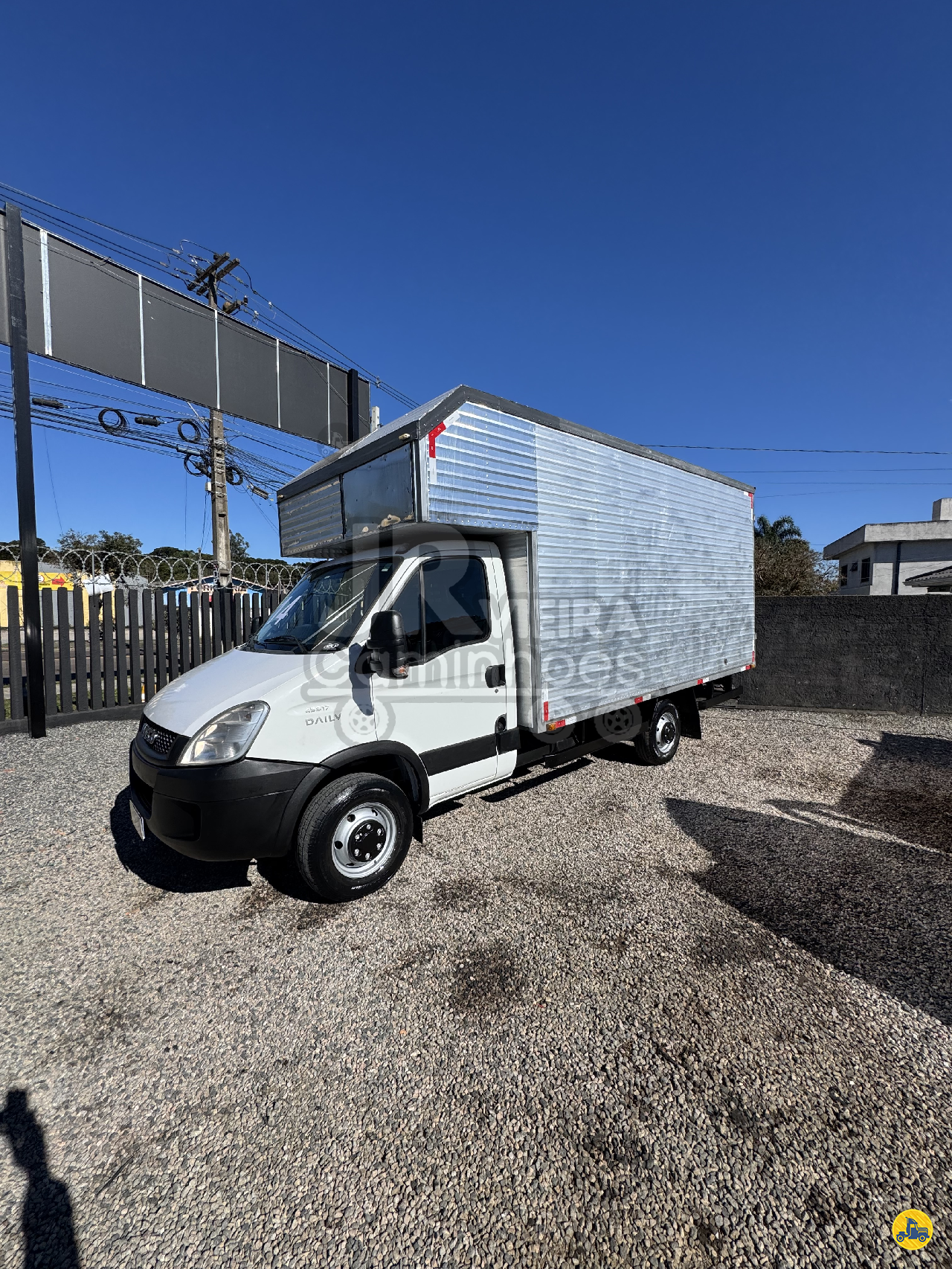 CAMINHAO IVECO DAILY 45s17 Baú Furgão 3/4 4x2 JR Vieira Caminhões SAO JOSE DOS PINHAIS PARANÁ PR