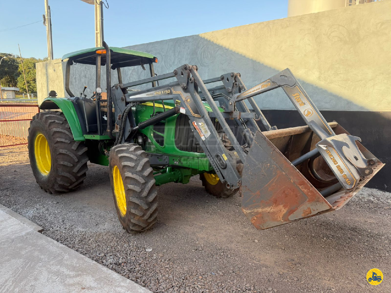TRATOR JOHN DEERE JOHN DEERE 6125J Tração 4x4 Furlan Caminhões UMUARAMA PARANÁ PR
