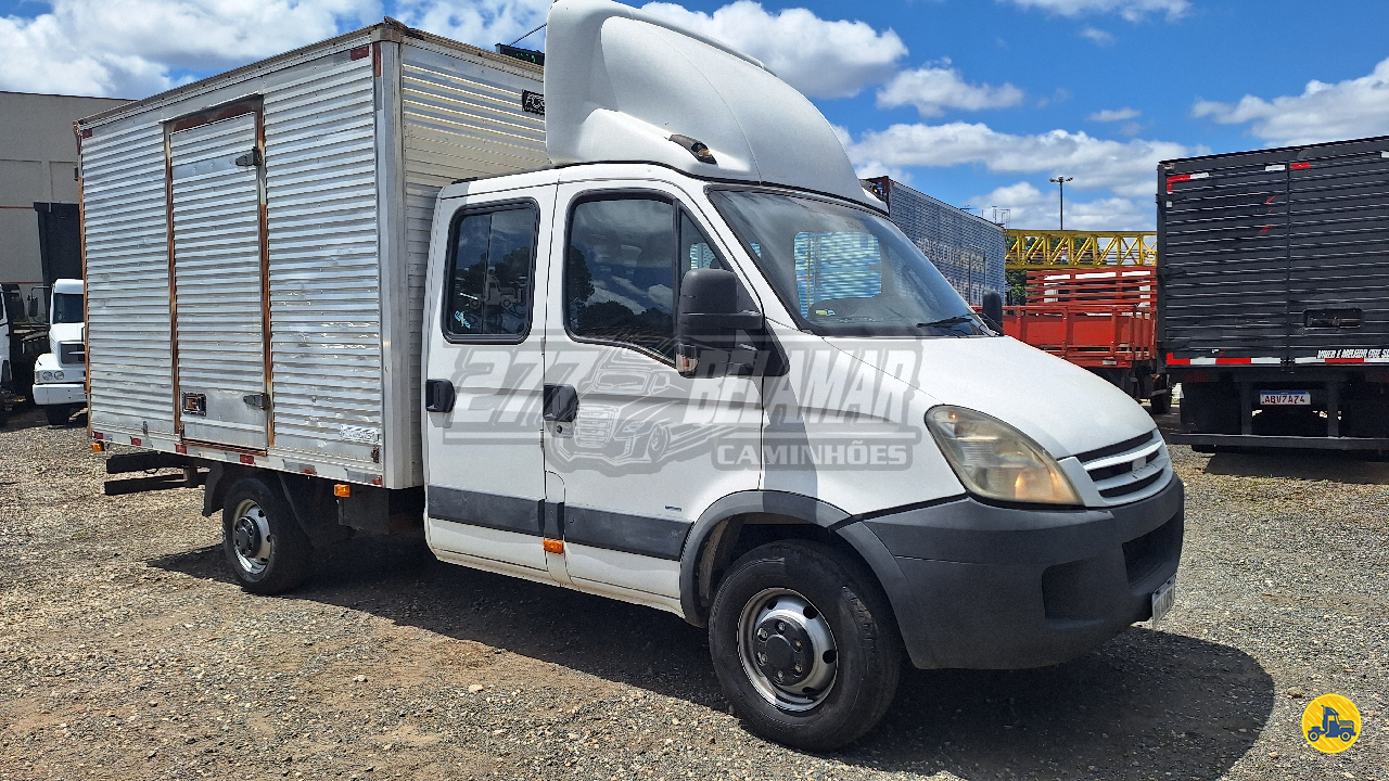 CAMINHAO IVECO DAILY 35s14 Baú Furgão 3/4 4x2 277 Belamar Caminhões CAMPO LARGO PARANÁ PR