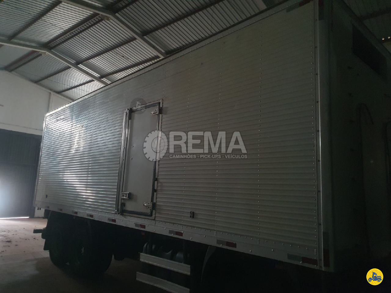 CARROCERIA SOBRE CHASSI  BITRUCK BAU FRIGORIFICO Rema Caminhões - MS CAMPO GRANDE MATO GROSSO DO SUL MS