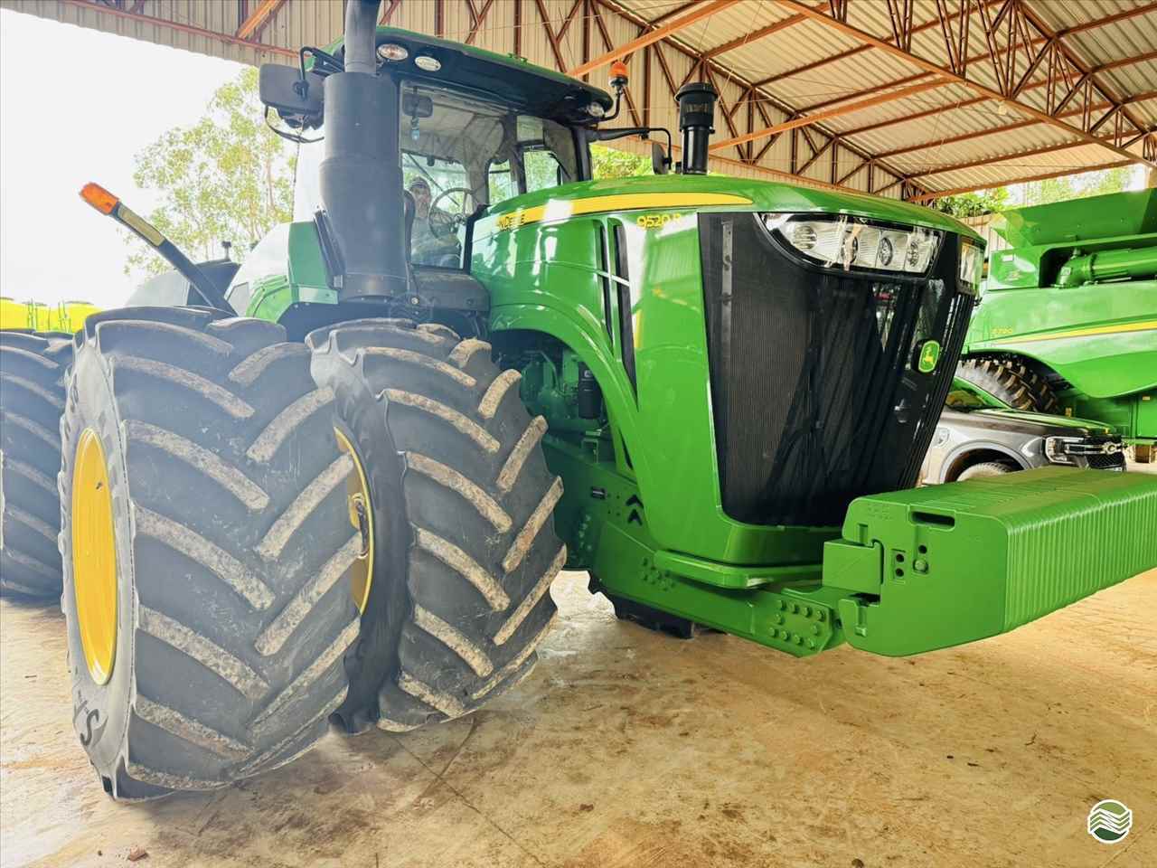 TRATOR JOHN DEERE JOHN DEERE 9520R Tração 4x4 GPS Máquinas CAMPO VERDE MATO GROSSO MT
