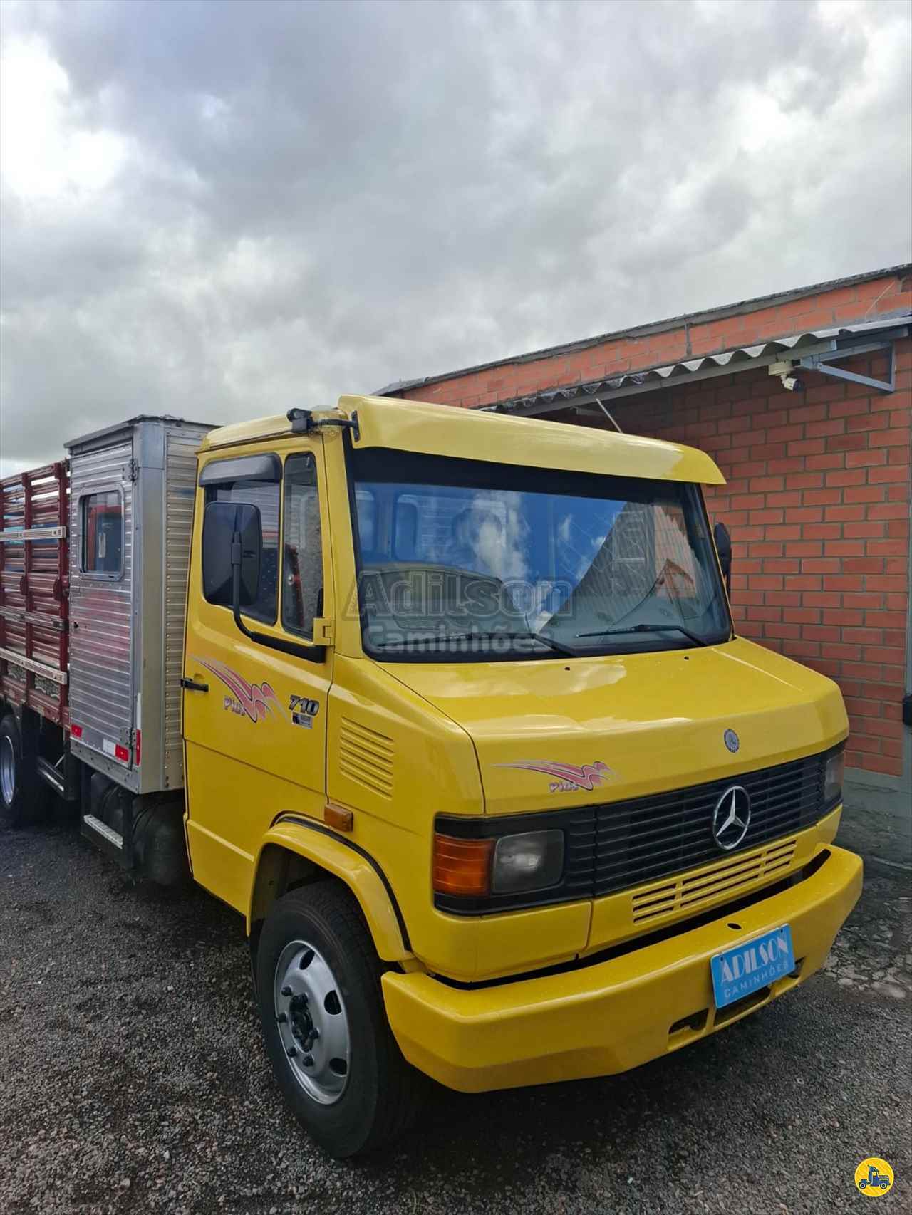 CAMINHAO MERCEDES-BENZ MB 710 Carroceria Cabine Suplementar 3/4 4x2 Adilson Caminhões PORTO ALEGRE RIO GRANDE DO SUL RS