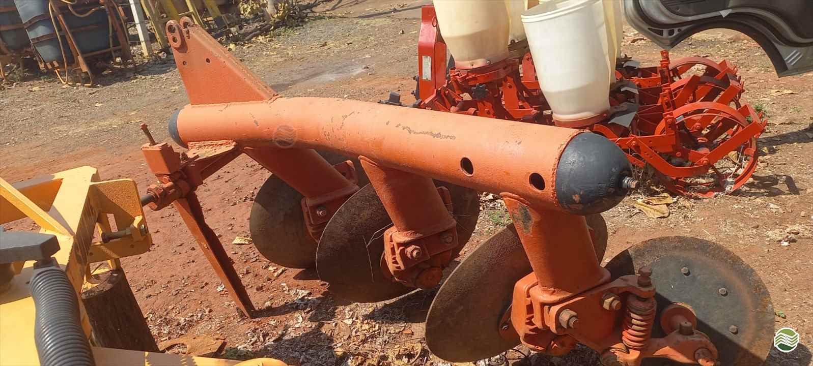 IMPLEMENTOS AGRICOLAS ARADO 3 DISCOS FIXO Sumaré Máquinas e Veículos SUMARE SÃO PAULO SP