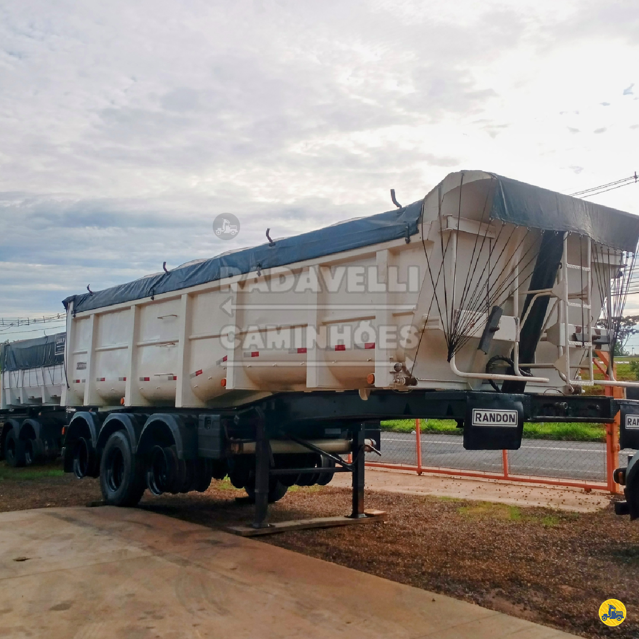 CARRETA SEMI-REBOQUE BASCULANTE Radavelli Caminhões MATAO SÃO PAULO SP
