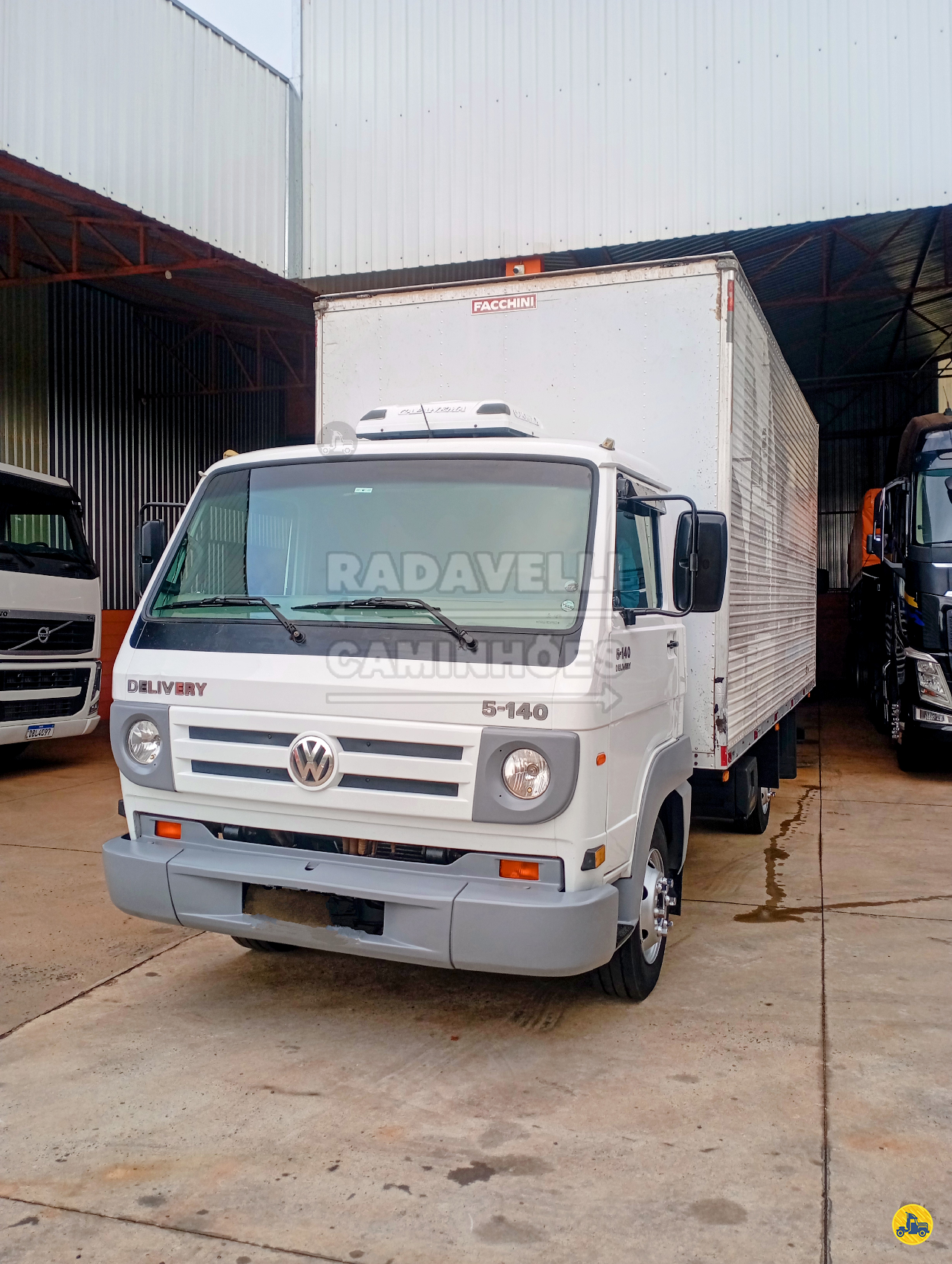CAMINHAO VOLKSWAGEN DELIVERY EXPRESS Baú Furgão Toco 4x2 Radavelli Caminhões MATAO SÃO PAULO SP