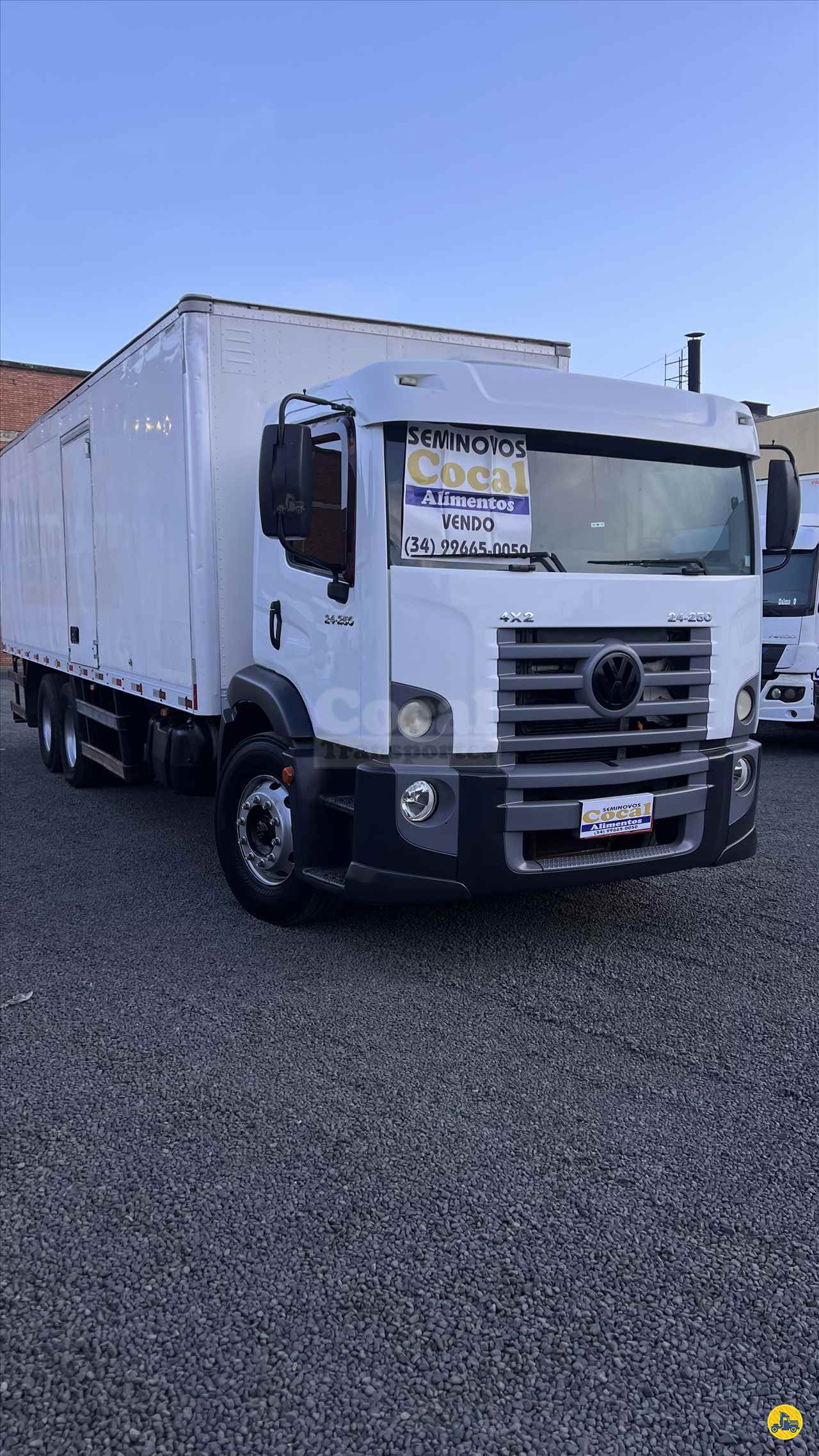 CAMINHAO VOLKSWAGEN VW 24280 Baú Furgão Truck 6x2 Cocal Semi Novos UBERLANDIA MINAS GERAIS MG