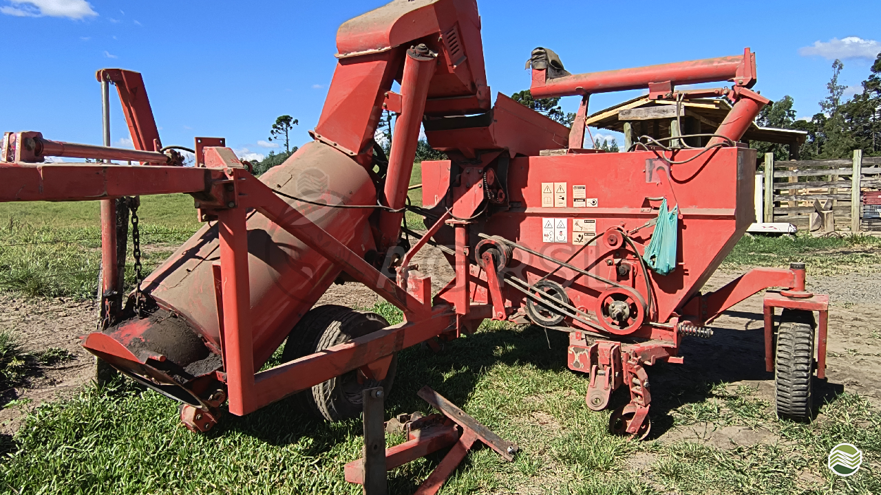 IMPLEMENTOS AGRICOLAS COLHEDORAS COLHEDORA DE MILHO 3 LINHAS AG RSL RIO DO SUL SANTA CATARINA SC