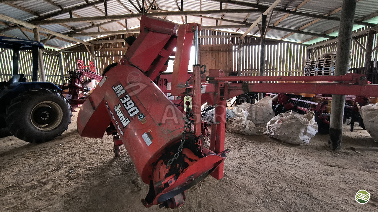 IMPLEMENTOS AGRICOLAS COLHEDORAS COLHEDORA DE MILHO 3 LINHAS AG RSL RIO DO SUL SANTA CATARINA SC