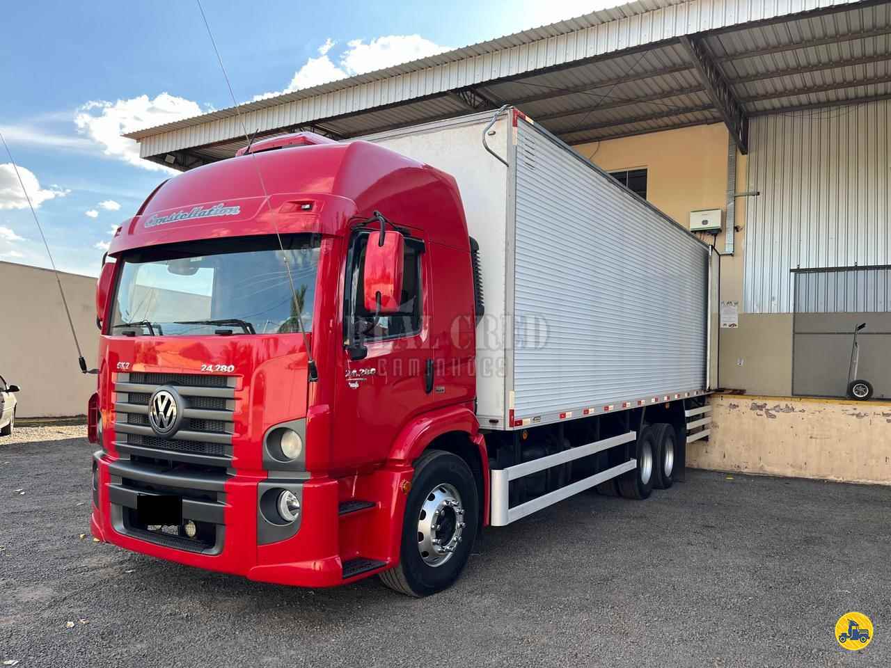 CAMINHAO VOLKSWAGEN VW 24280 Baú Furgão Truck 6x2 Real Cred Caminhões PIEDADE SÃO PAULO SP