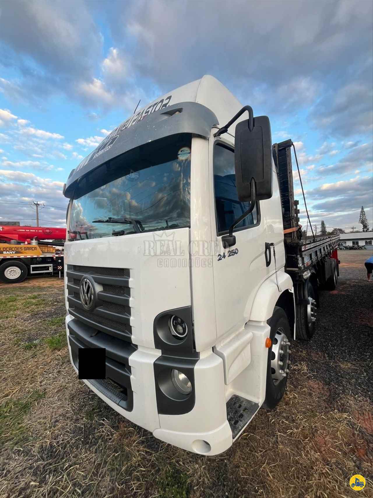 CAMINHAO VOLKSWAGEN VW 24250 Carga Seca BiTruck 8x2 Real Cred Caminhões PIEDADE SÃO PAULO SP