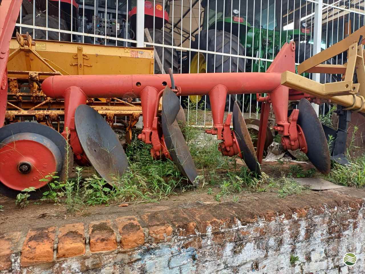 IMPLEMENTOS AGRICOLAS ARADO 4 DISCOS FIXO Jatai Tratores JATAIZINHO PARANÁ PR