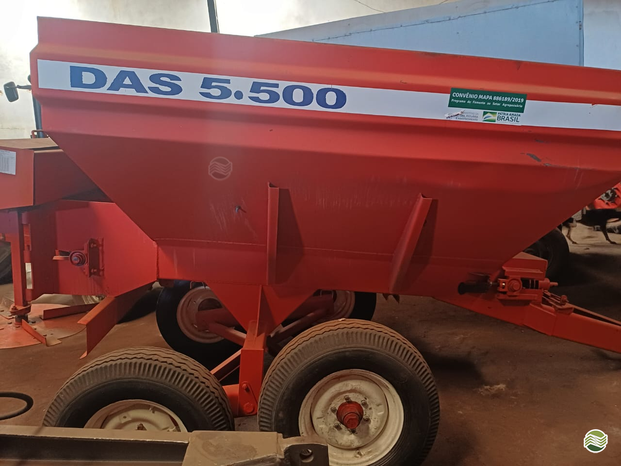 IMPLEMENTOS AGRICOLAS DISTRIBUIDOR DISTRIBUIDOR 5500 Jatai Tratores JATAIZINHO PARANÁ PR